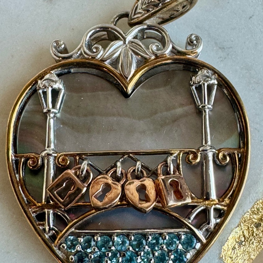 Gems En Vogue Michael Valitutti Heart-Shaped Paris Pendant Bridge of Locks - Picture 5 of 13